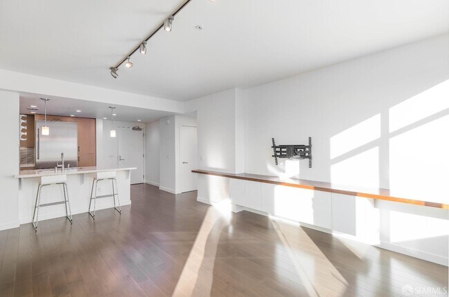 Building Photo - 2655 Bush St