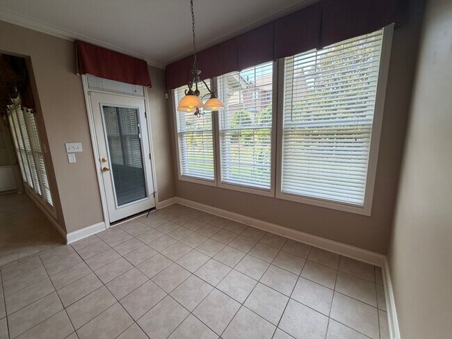Building Photo - Spacious Executive Home in North Knox Summer Rose Subdivision