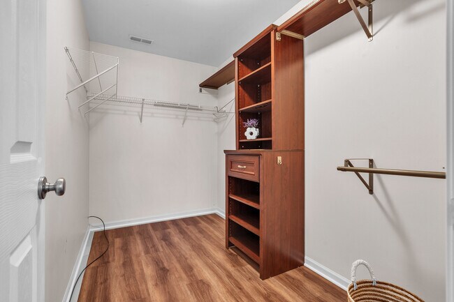 Building Photo - 2513 Simon Dr