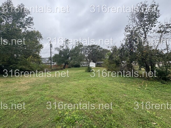 Building Photo - $975 - 3 bed 1 bath - Single Family Home