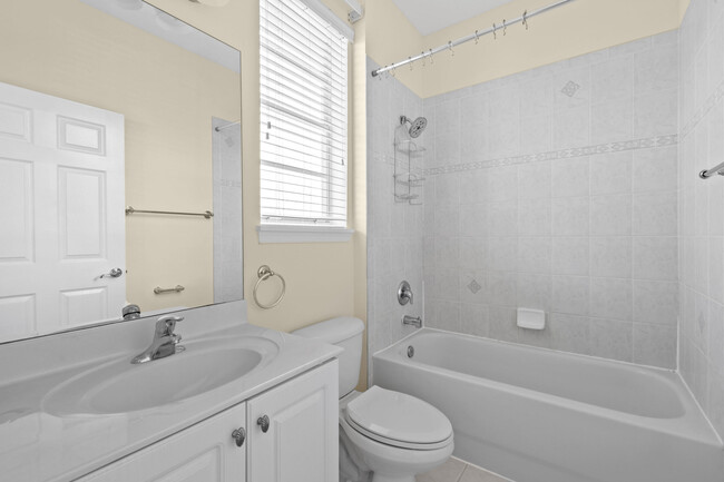Building Photo - 147 Greenwich Cir