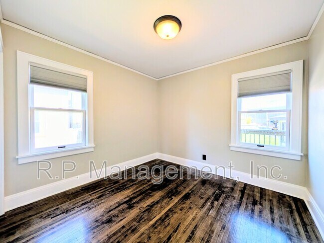 Building Photo - 636 Gotzian St