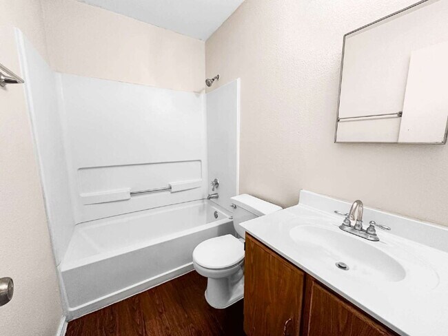 Building Photo - Cozy 2 Bedroom 2 Bath 1 Story Home