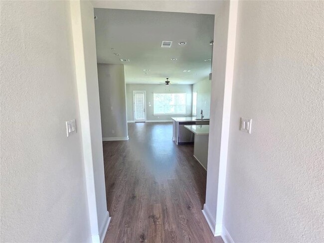 Building Photo - 600 C-Bar Ranch Trl