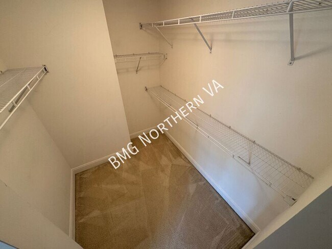 Building Photo - 3091 McKinnon Way