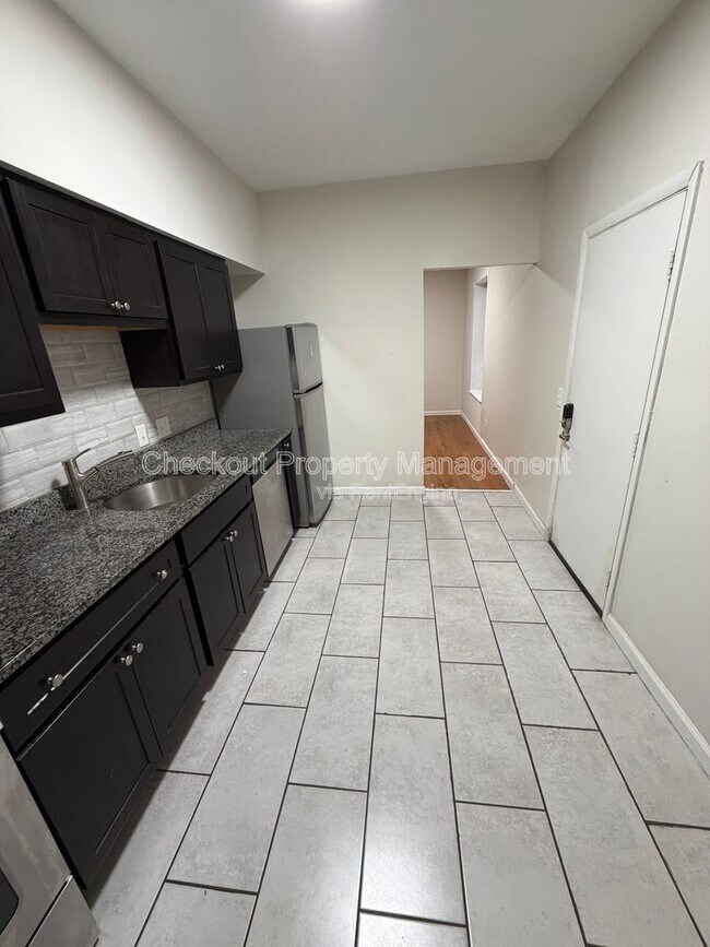 Building Photo - 5531 Pershing Ave