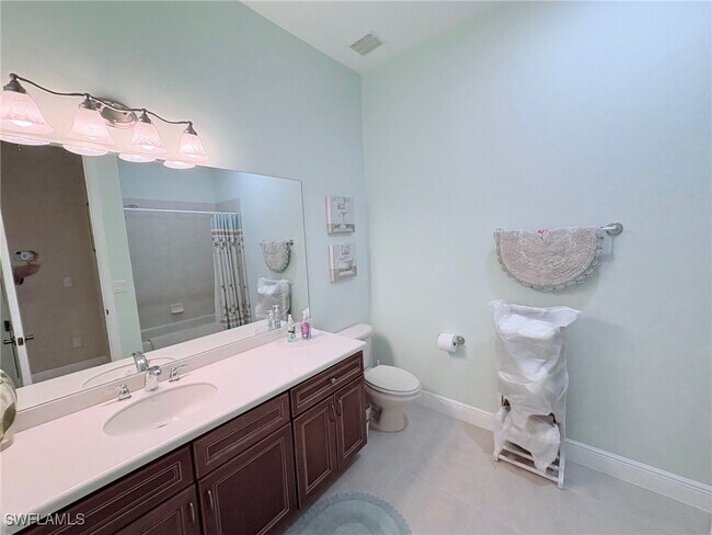 Building Photo - 4910 SW 17th Pl
