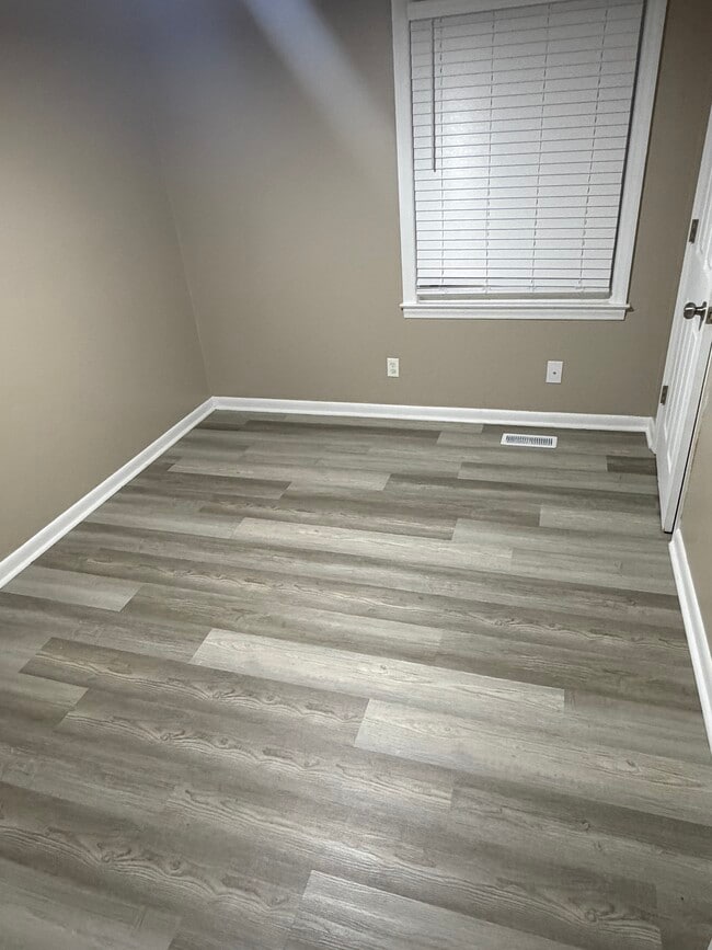 Building Photo - 713 Glensford Dr