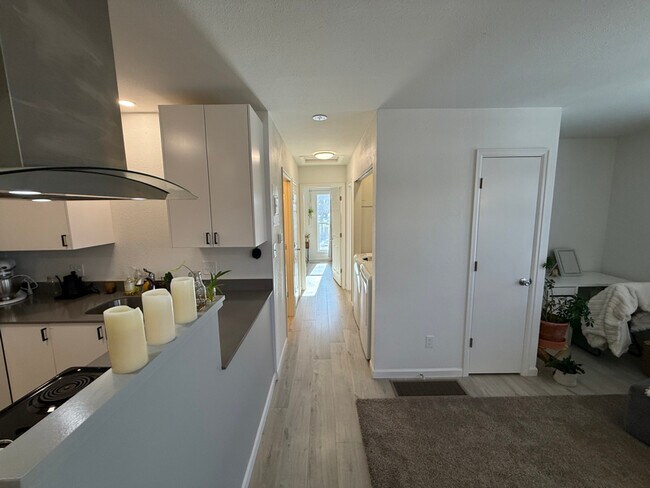 Building Photo - 1752 Azalea Dr