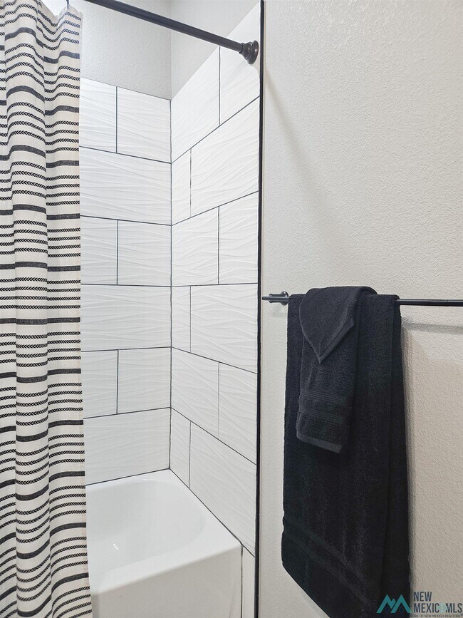 Building Photo - 510 W Dallas Ave