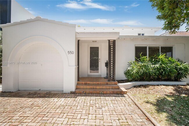 Building Photo - 550 W 49th St