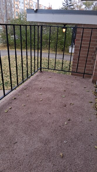 Building Photo - 1321 Division St