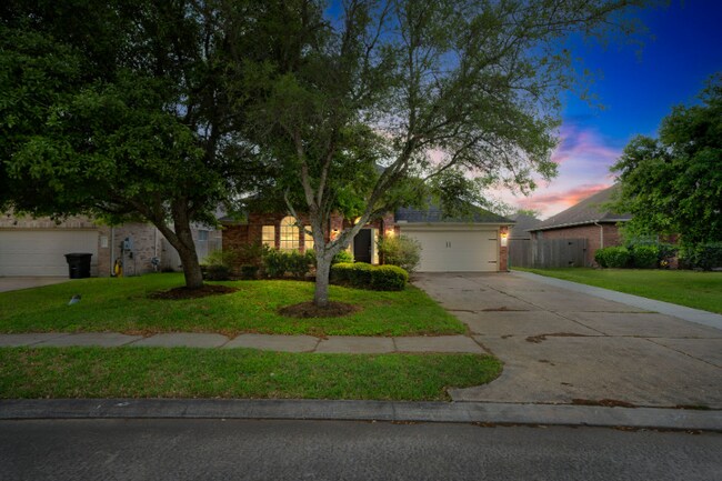 Building Photo - 3005 Gardencrest Ln