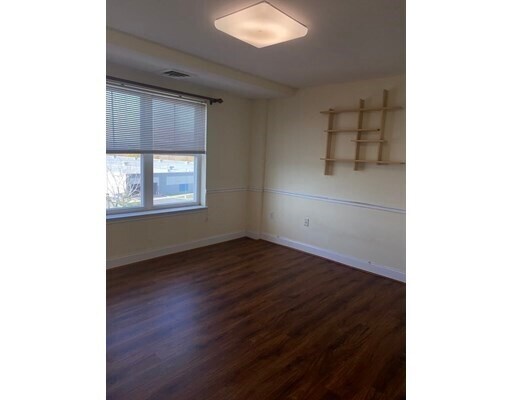 Building Photo - 10 Seaport Dr