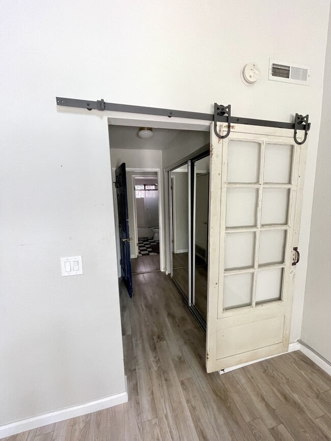 Building Photo - 2601 Willowbrook Ln