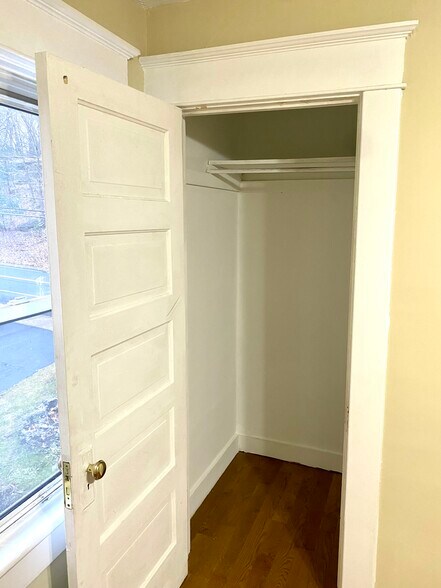 Building Photo - 223 E Mountain Rd