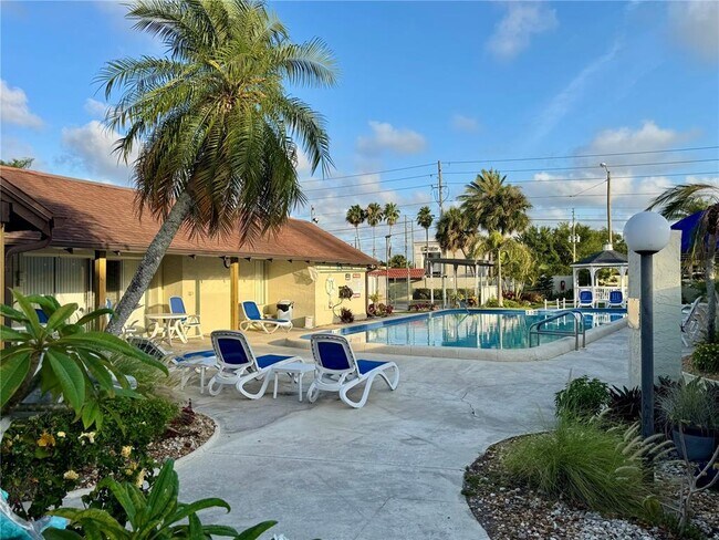 Building Photo - 1100 E Bay Dr