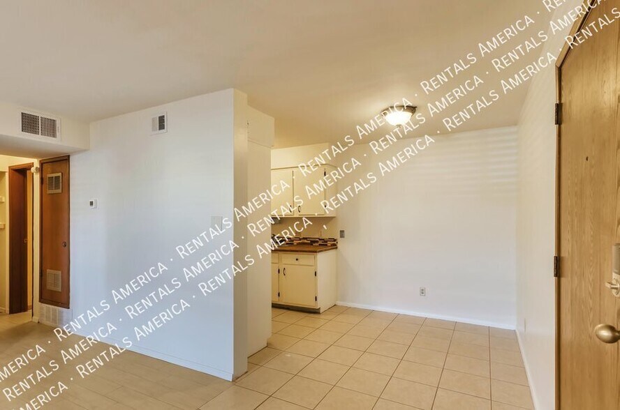 Building Photo - 6311 N Barcelona Ct