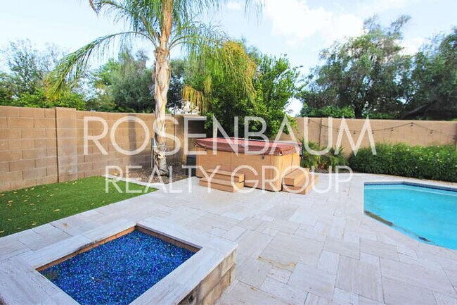 Building Photo - Stunning 4-bedrooms, 3.5 baths home with a...