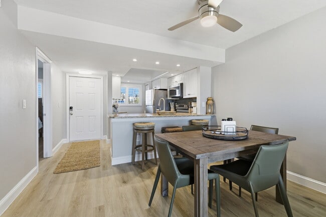 Building Photo - Gulf Front Condo in Fort Myers Beach!