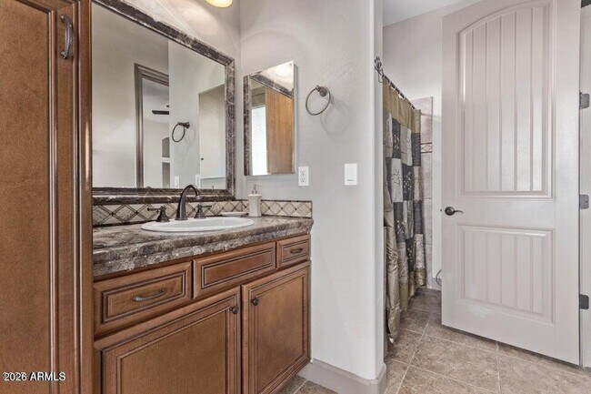 Building Photo - 8158 E Plymouth