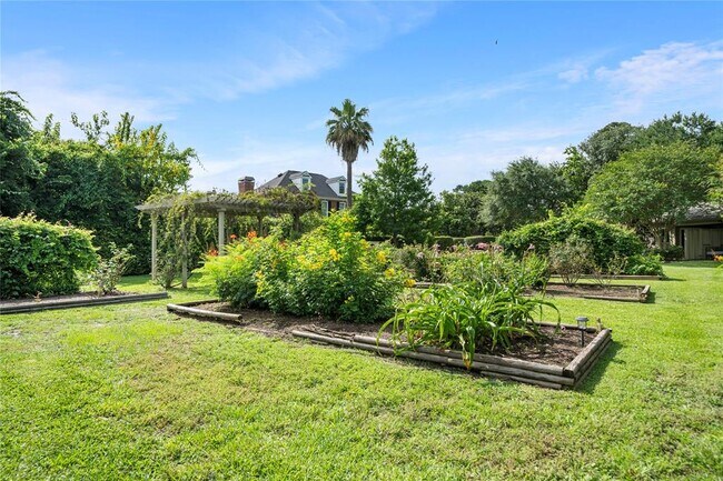 Building Photo - 9400 Doliver Dr