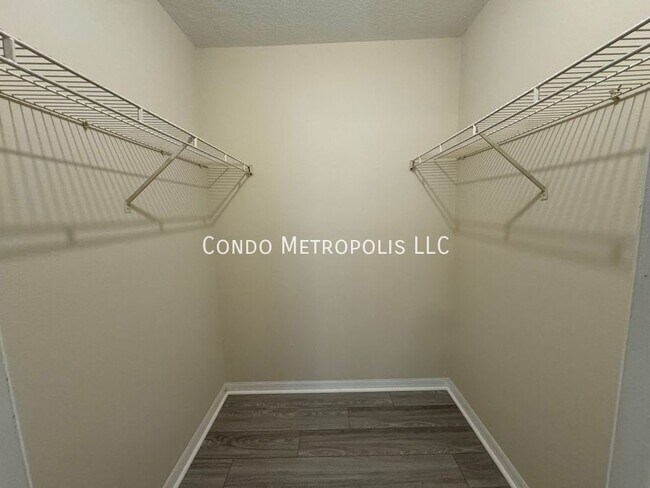 Building Photo - 6178 Westgate Dr