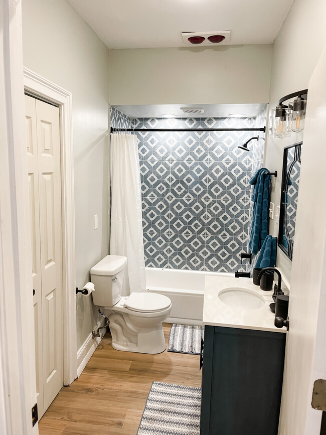 Building Photo - Furnished 2 bed 1 bath on 38th