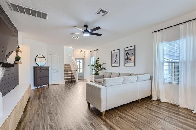 Building Photo - 213 Majestic Cedar Dr