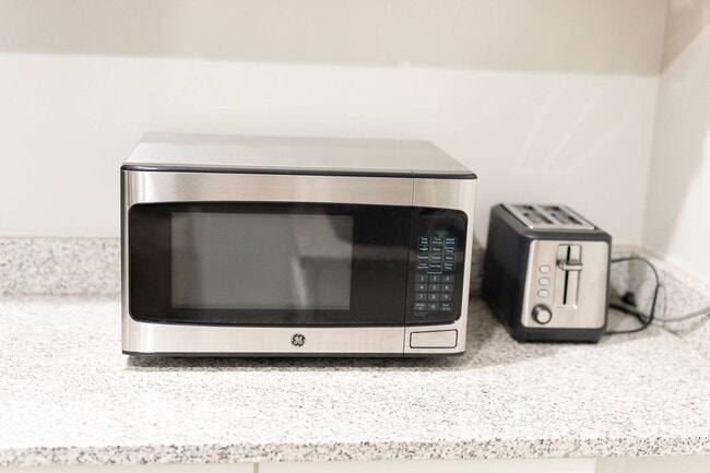 Building Photo - 1601 W Cary St