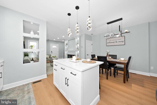 Building Photo - 504 W 26th St