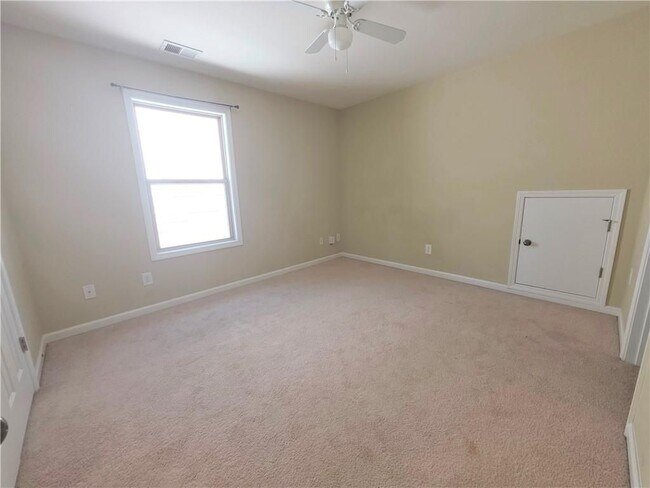 Building Photo - 113 Macalester Dr