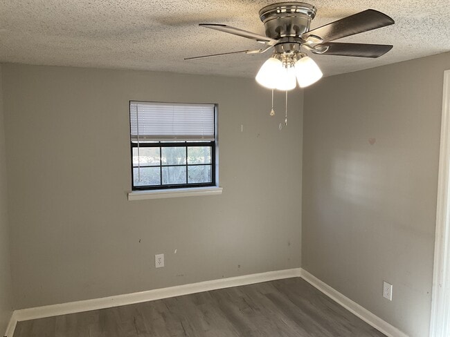 Building Photo - 116 Plaza Dr