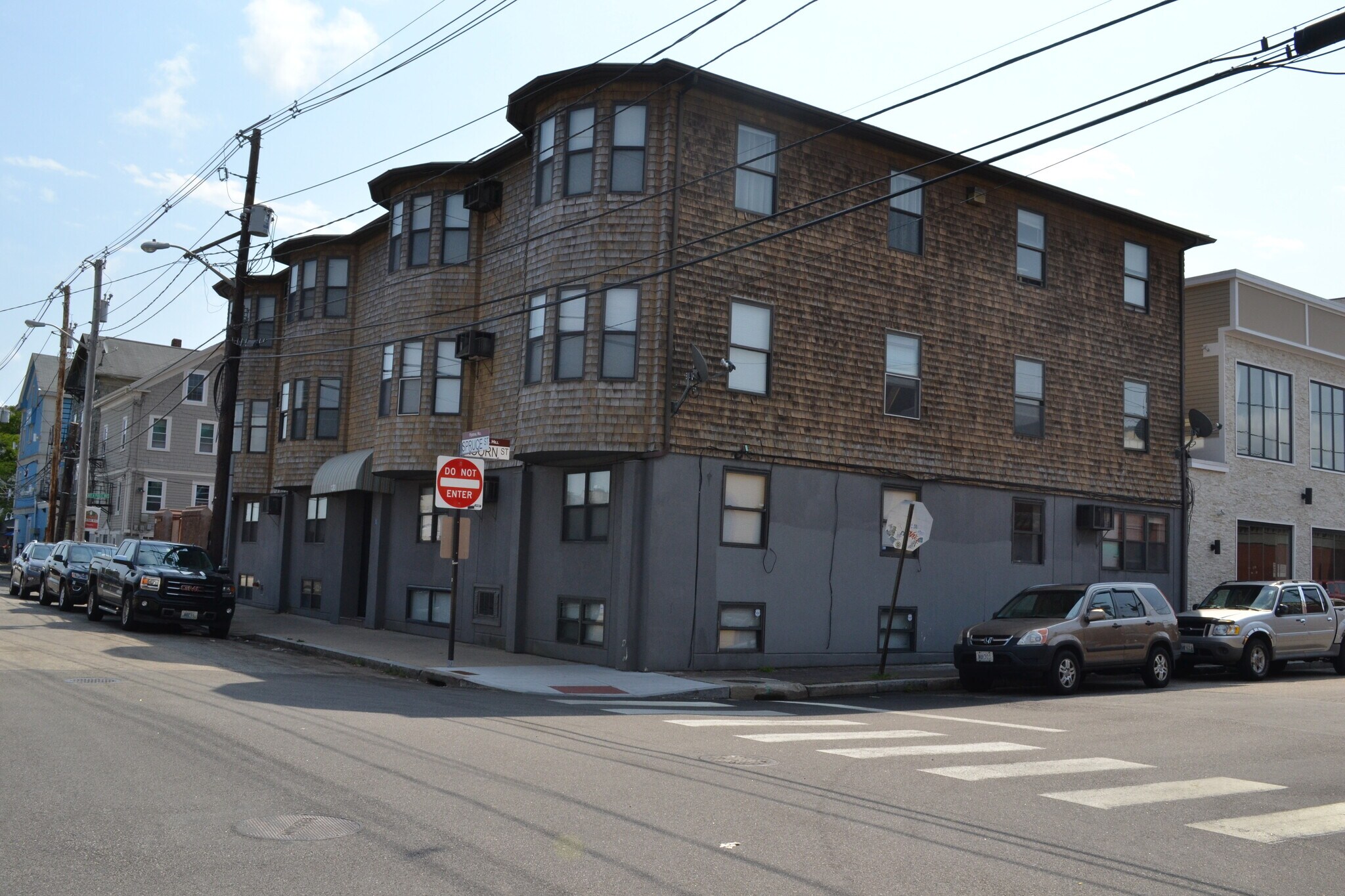 Building Photo - 120 Spruce St