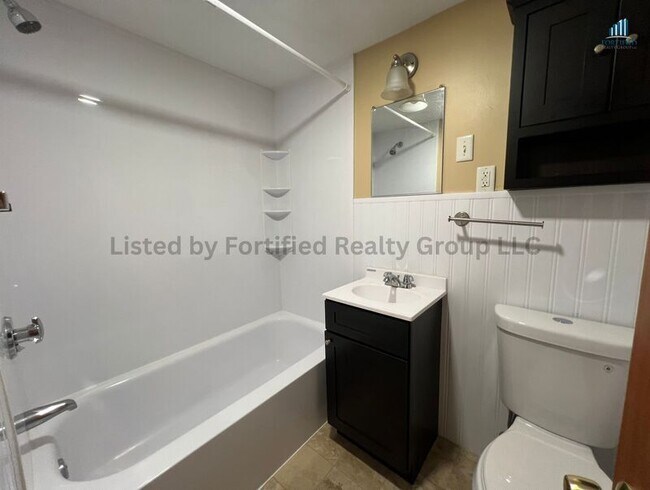 Building Photo - 106 Tuttle St