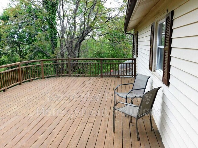 Building Photo - 1008 Perry St