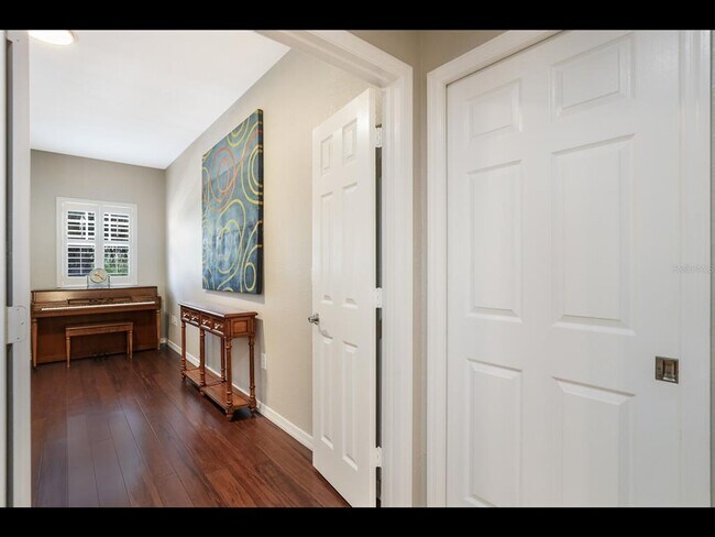 Building Photo - 1064 N Tamiami Trl