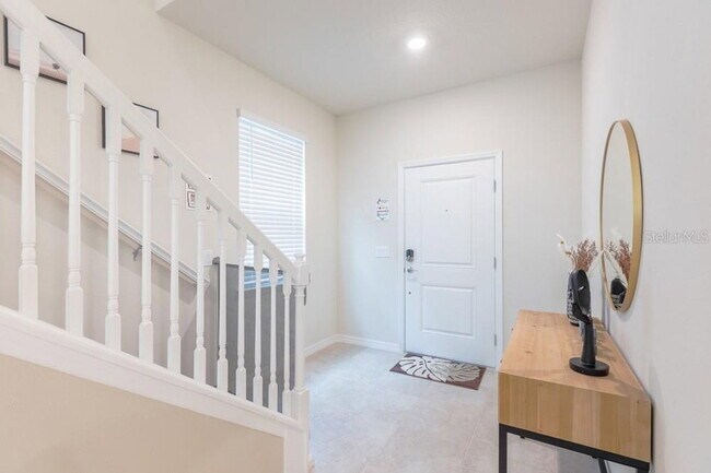 Building Photo - 7215 Oakmoss Loop