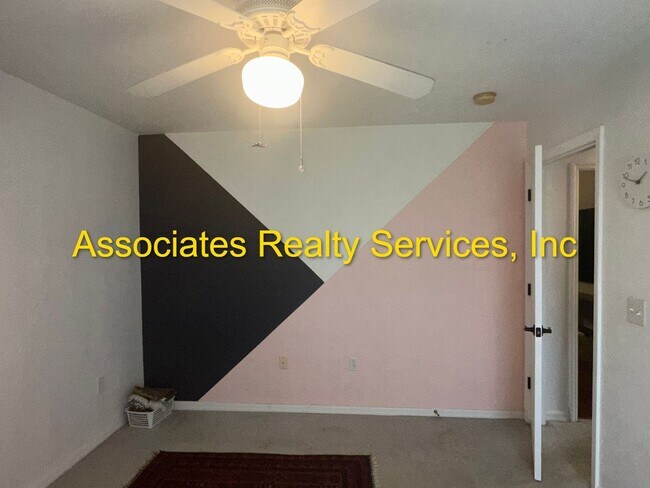 Building Photo - Beautiful 4 Bedroom/3 Bathroom in BROADMOOR!