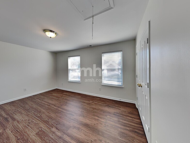 Building Photo - 201 Flanders Dr