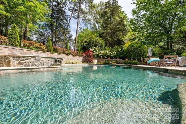 Building Photo - 10316 Whitethorn Dr