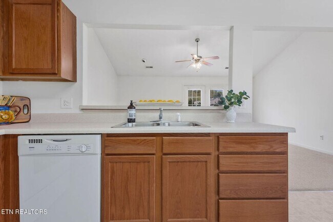 Building Photo - Beautiful End-Unit Condo – Move-In Ready!