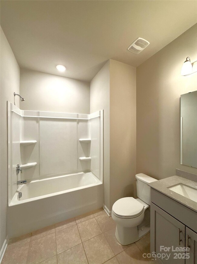 Building Photo - 1138 Doveridge St