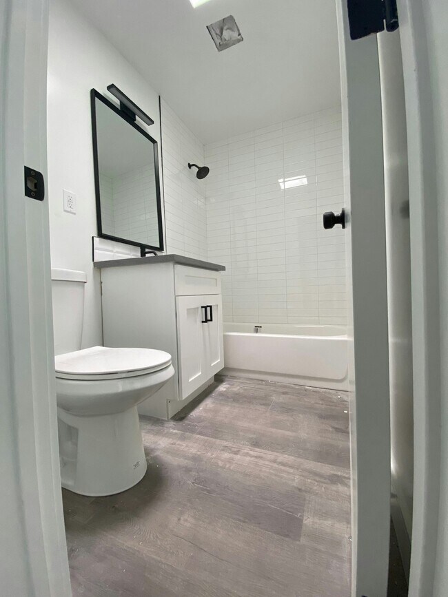 Building Photo - 150 N Roberto Ave