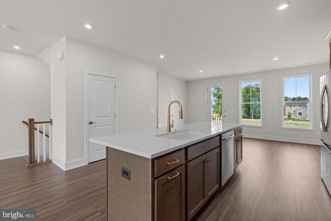 Building Photo - 114 Galaxy Pl