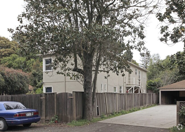 Building Photo - 610 Circle Dr