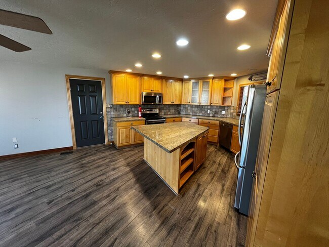 Building Photo - Beautiful 5 Bedroom/4 Bathroom in Bountiful