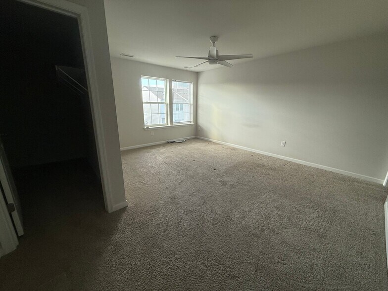 Building Photo - 392 Trego Avenue