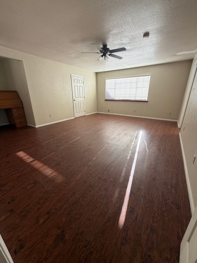 Building Photo - Spacious single family home in McFarland- Schedule your tour now!