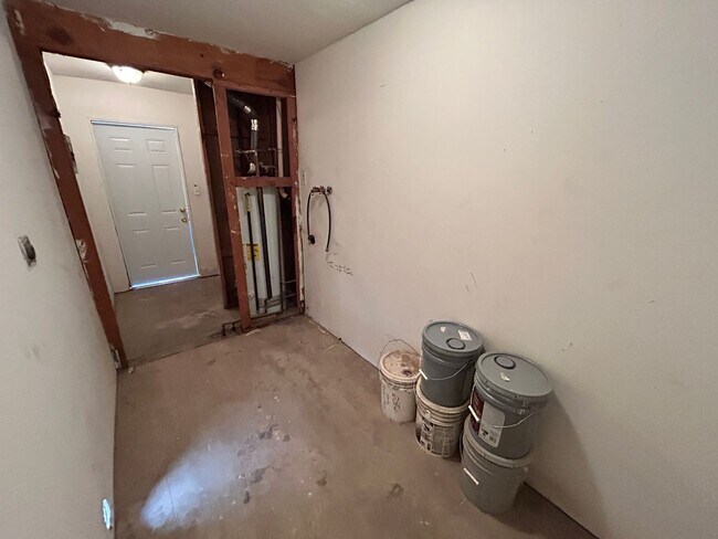 Building Photo - Single Story 3/2 *NO HOA* *NEW* Paint & *N...
